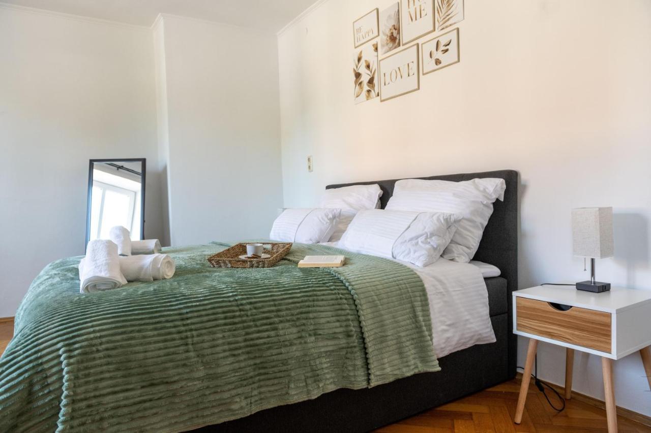 Bessa Homes 6 Personen 2 Schlafzimmer, 3 King Size, Betten, Balkon, Kueche Haag in Oberbayern エクステリア 写真